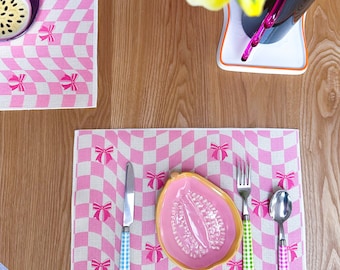 Linen Placemat with Ribbons and Checks design