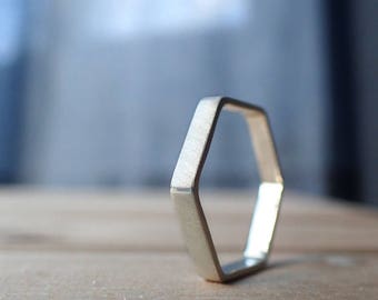 Sterling Silber Hexagon Ring, Weißes Matt Finish, 3mm Band, Größe K