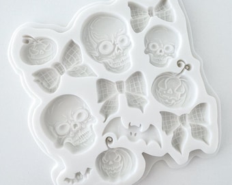 Skull & Bow Mold