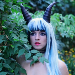 Cosplay-Hörner für Halloween. Schwarze Teufelshörner. Partystadt-Teufelshörner.