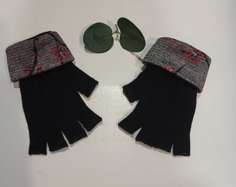 Multicolored mittens, women's mittens with black fingers, reverse in gray fabric printed with Japanese plum blossoms, one size