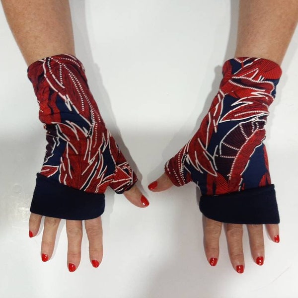 Red and navy blue mittens, women's mittens with red and blue thumb, floral printed jersey - knitted jersey, reversible and modular model