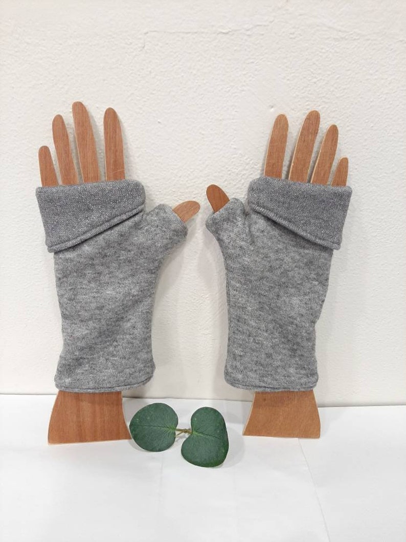 Silver gray mittens, women's mittens with silver lamé gray thumb, wool-jersey polar fleece, reversible and modular model image 2