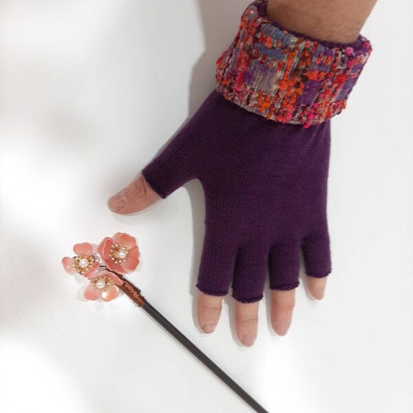 Mitaines violettes et  multicolores,  mitaines femme avec doigts  violettes,  revers en tissu multicolore,  taille unique