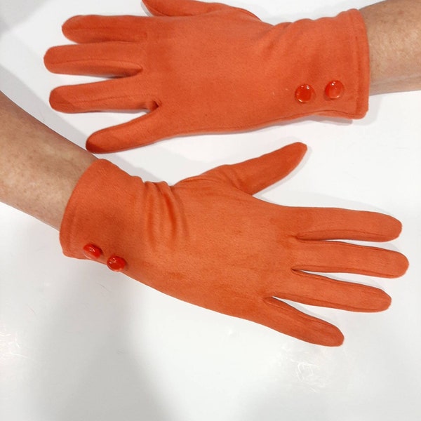 Gants femme orange, base unie orange en faux daim, doublure molletonné fin pilou, boutons nacre, doigts tactiles,  taille unique