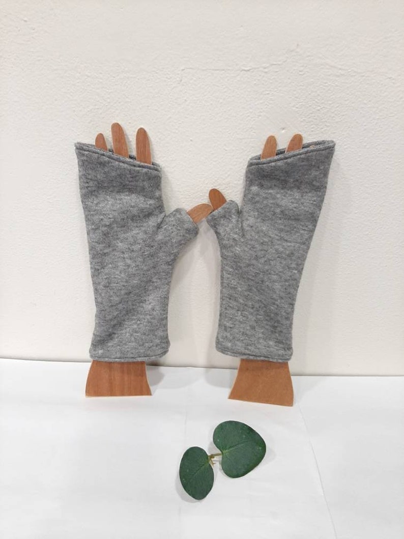 Silver gray mittens, women's mittens with silver lamé gray thumb, wool-jersey polar fleece, reversible and modular model image 5
