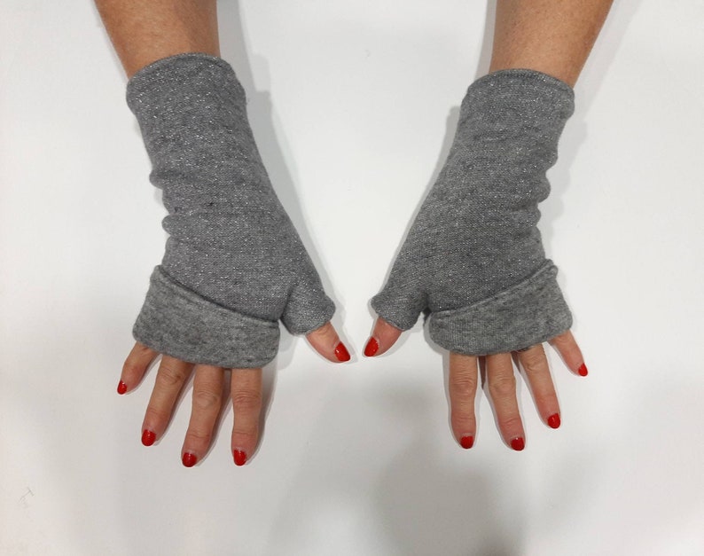 Silver gray mittens, women's mittens with silver lamé gray thumb, wool-jersey polar fleece, reversible and modular model image 1