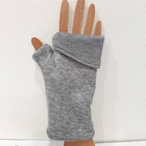Silver gray mittens, women's mittens with silver lamé gray thumb, wool-jersey polar fleece, reversible and modular model image 3