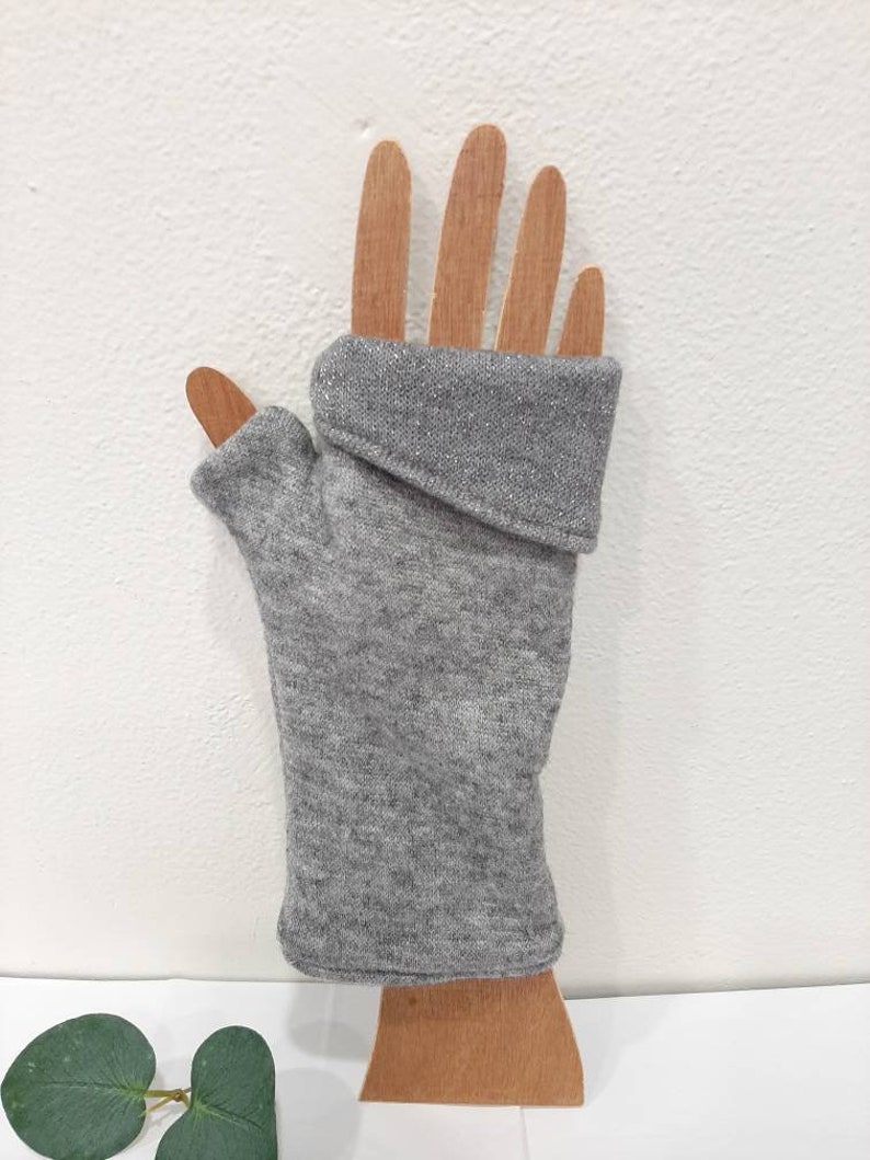 Silver gray mittens, women's mittens with silver lamé gray thumb, wool-jersey polar fleece, reversible and modular model image 3