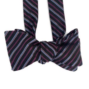 Pajarita de seda hecha a mano - Rayas múltiples - Única en su tipo - Para atar o preatada
