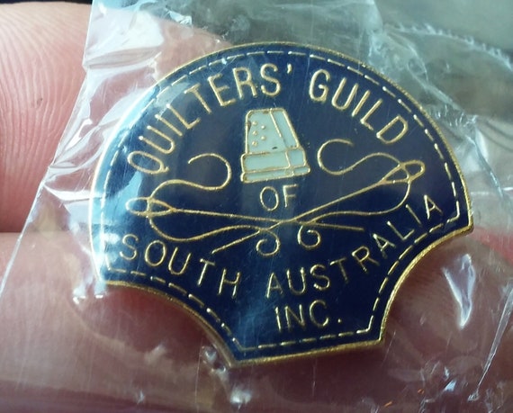 Quilters' Guild of South Australia Inc. Lapel pin… - image 1