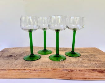 Emerald Green straight stemmed Luminarc Wine glasses Vintage set of 4