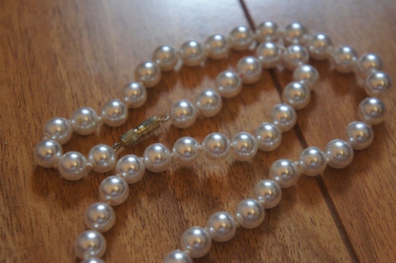 Collier Fantaisie Fausses Perles Blanches - Bijou élégant Imitation Perle Classique Pour Un Look Chic Et Abordable