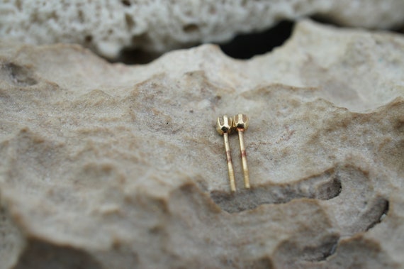 14k Solid Gold Vintage Jewelry Bolt Stud Earrings… - image 3