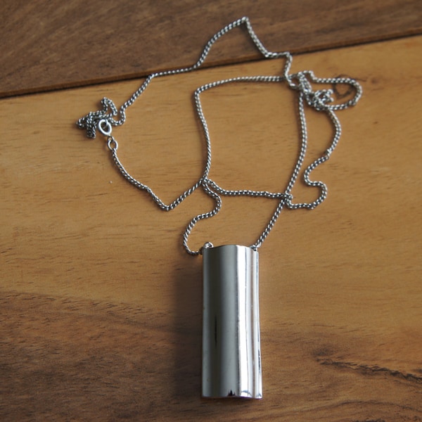 Vintag  Chain Necklace  Jewelry  Pendant Designer Avon Ariane 77 Perfume Vial Tube E-130
