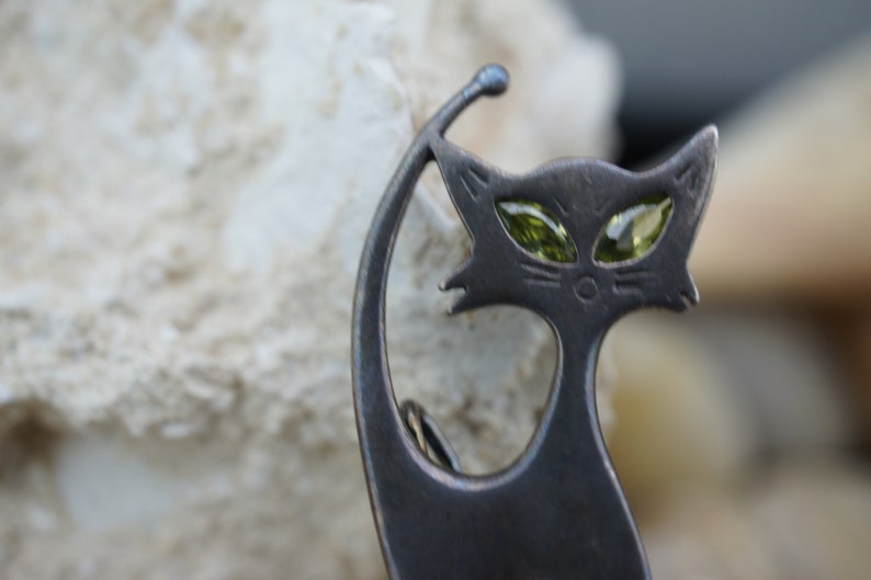 Sterling Silver 925 Vintage Cat kitty animal pet with Green Eyes patina Art Deco Jewelry Pin Brooch *171