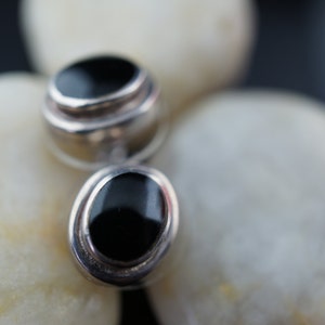 Art Deco Jewelry Vintage pierced stud  earrings   handmade 925 Sterling Silver small  Earrings black/onyx  stone circa minimalist d183