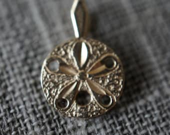 Vintage Solid 14k Yellow Gold Natural Round Flower pendant solid gold Jewelry Collectable