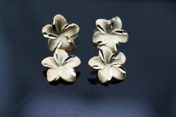 14k Solid Gold ARR Stud Earrings Yellow Flower tw… - image 1