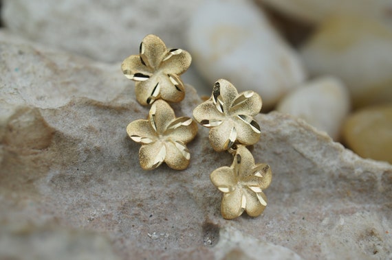 14k Solid Gold ARR Stud Earrings Yellow Flower tw… - image 2