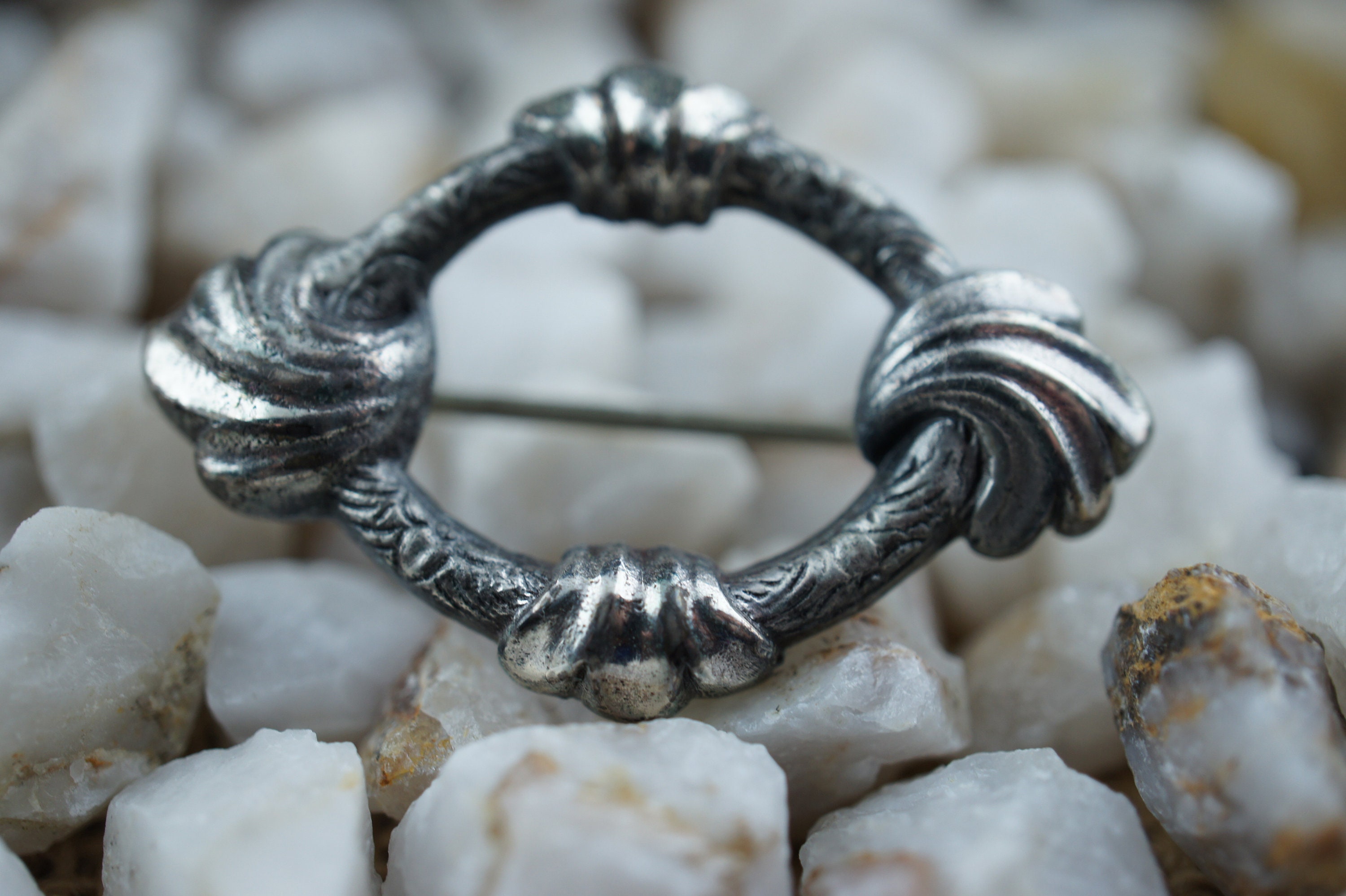 ANCIENNE BROCHE EN Argent Forme De Coquille Et Perle Fantaisie EUR 44,90 - FR