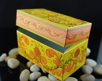 Avon Vintage Jewelry Box Storage, metal ,with floral design  ,Paint Painting Art Decor