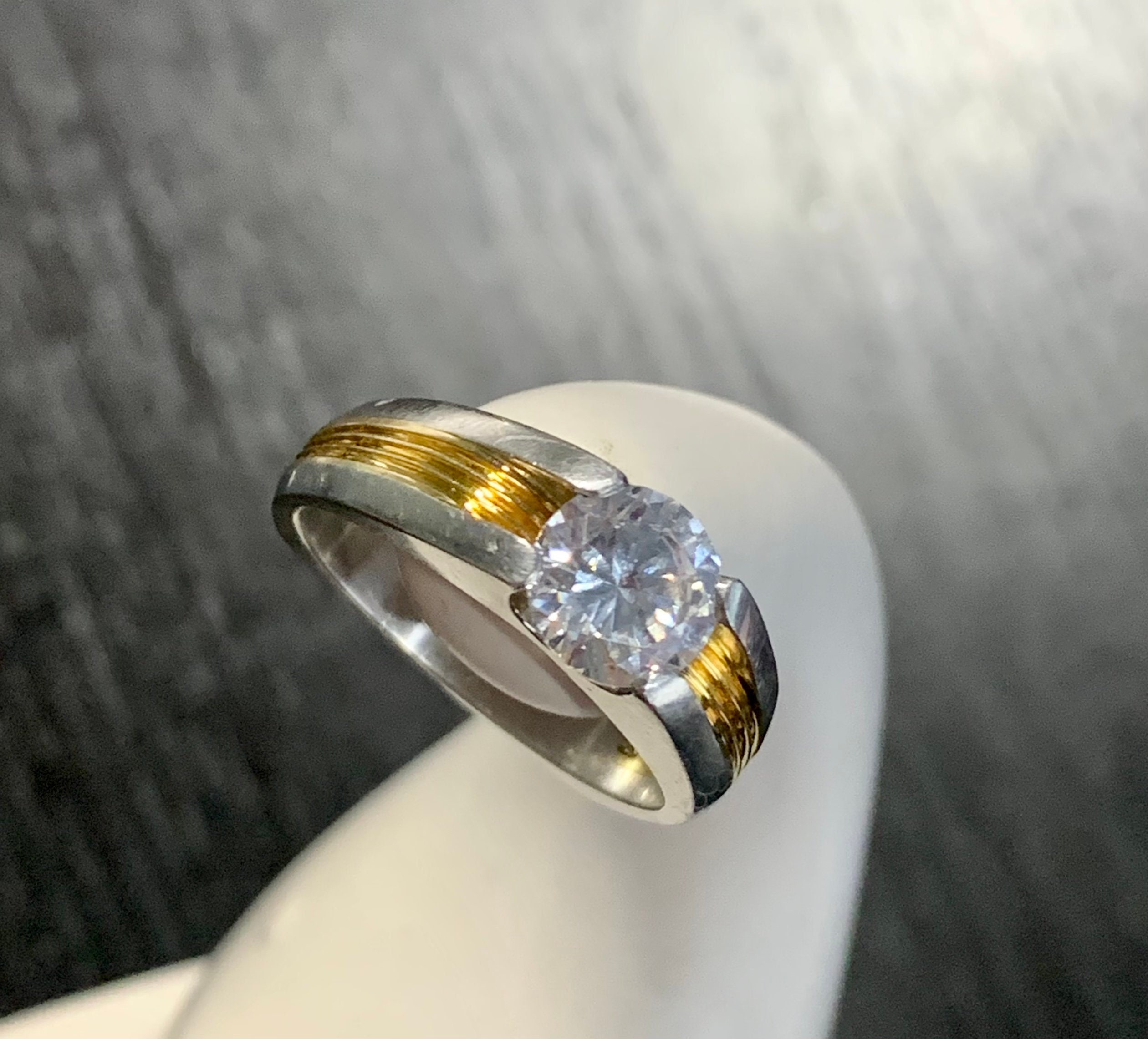 Platinum PT 900 18k Yellow Gold Ring Two Tone CZ Stone Size Platinum PT 900 18k Yellow Gold Ring Two Tone CZ Stone Size