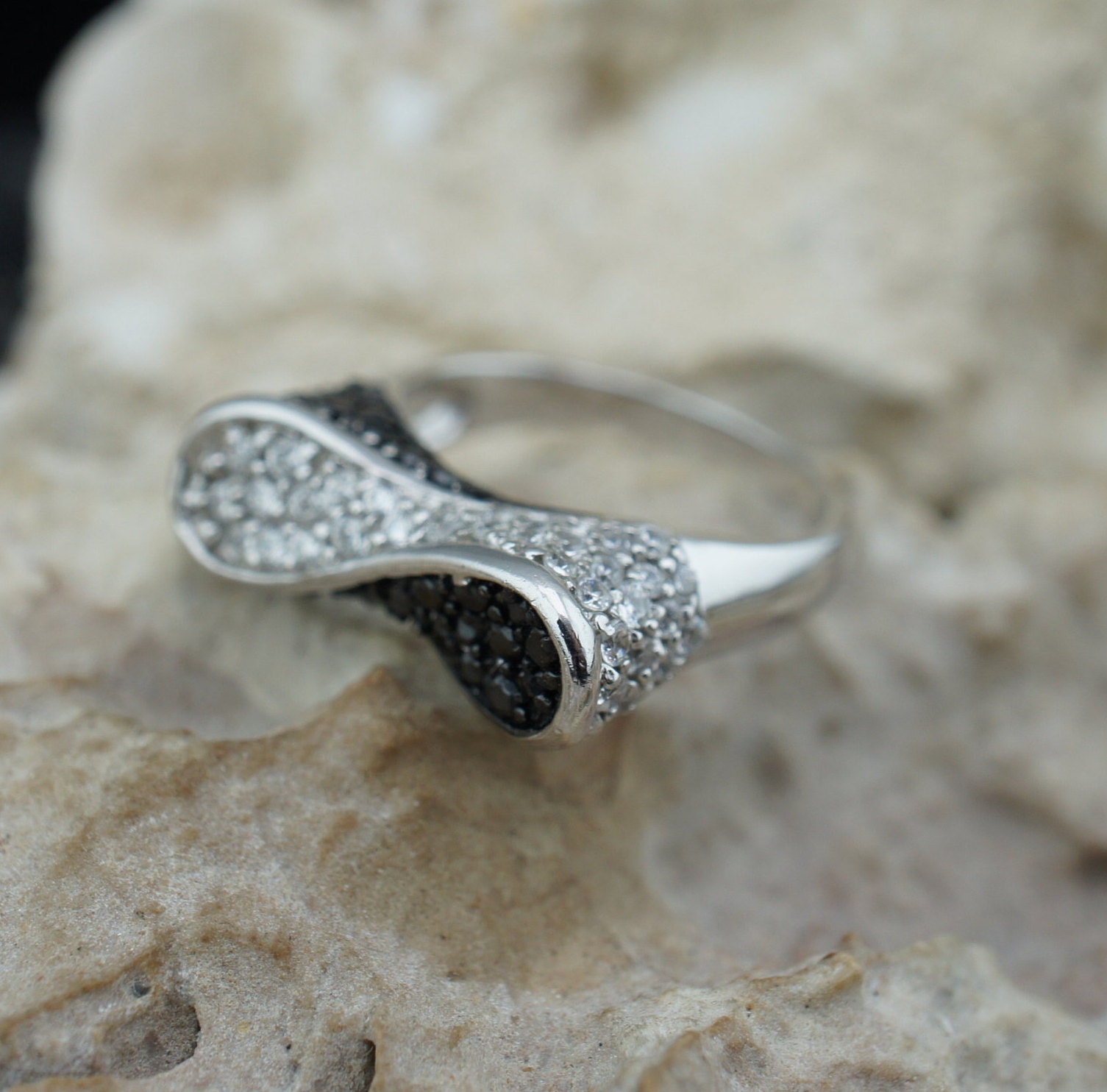 925 STERLING SILVER Ring Size 8 Cz Black Clear Signet Yin 925 STERLING SILVER Ring Size 8 Cz Black Clear Signet Yin