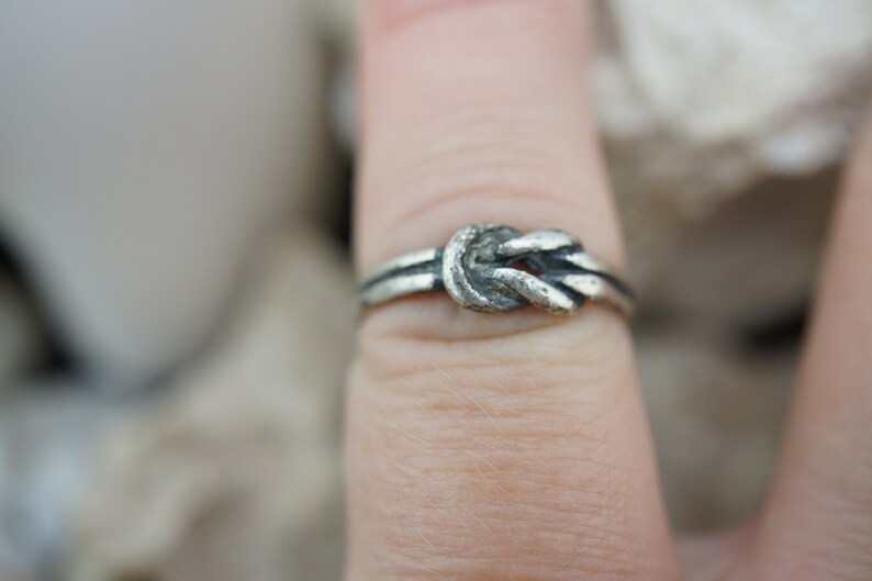 STERLING SILVER 925 Vintage Ring Size 6 carved ornament knot loop Cocktail Statement band Art Deco Jewelry st523
