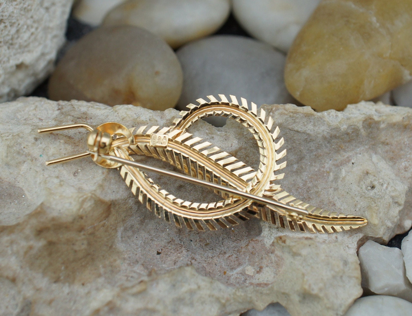 750 18K Solid Gold UNO AR Italy 1950's Brooch Vintage Art Deco