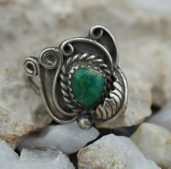 Intricate Vintage Zuni Native American Turquoise Rhombus Sterling Silver Ring Intricate Vintage Zuni Native American Turquoise Rhombus Sterling Silver Ring