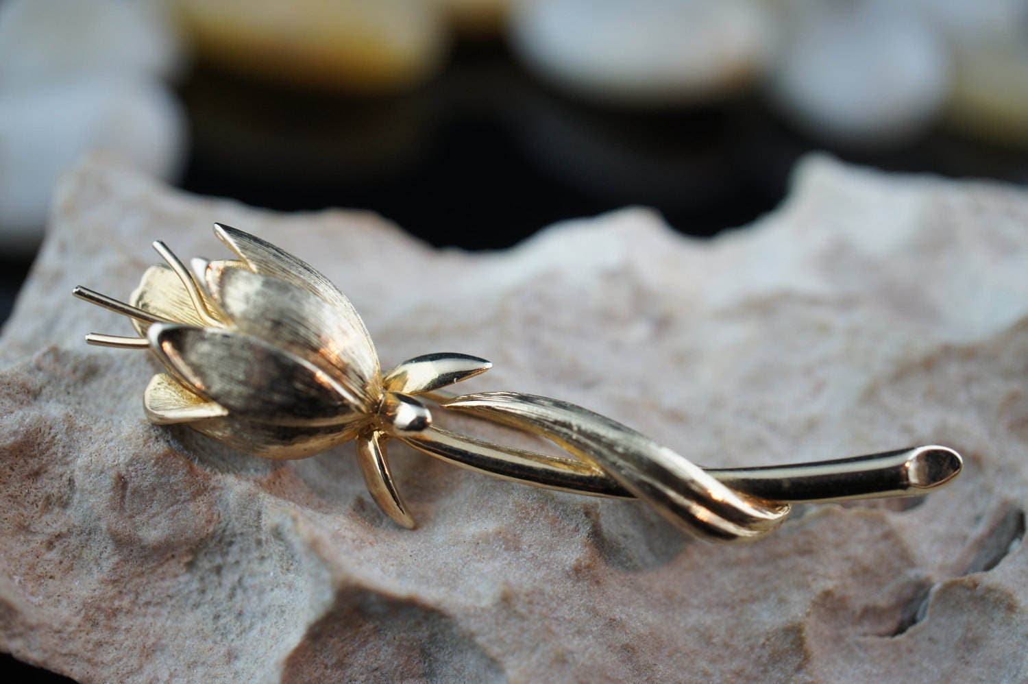 Broche Fleur Tulipe En Métal Doré - Bijou Vintage, État Excellent