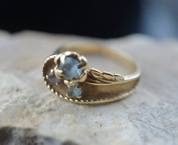 Vintage  Solid 14k Solid Gold Ring  gemstone ligh… - image 1