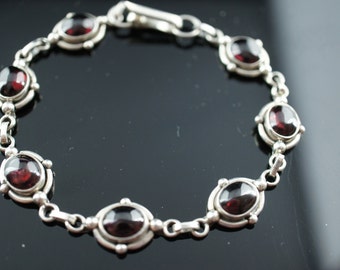 Vintage Art Deco bracelet  Sterling Silver 925 red dark purple links oval chain d031