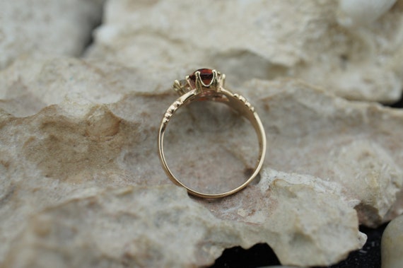 Vintage Solid 10k Solid Gold  Ring Gemstone light… - image 4