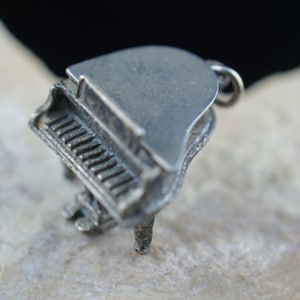 Sterling Silver Beau Vintage 3D Grand Piano Charm for Bracelet or Pendant Sterling Silver 925 Art  Music Charm Opens Vintage Jewelry u217