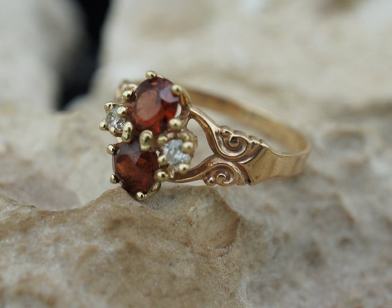 Vintage Solid 10k Solid Gold  Ring Gemstone light… - image 1