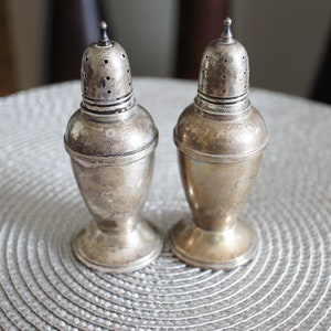 Vintage Sterling Silver 925 Reed & Barton Tableware Weighted and Reinforced Salt and Pepper Shaker Set #40 of two stB
