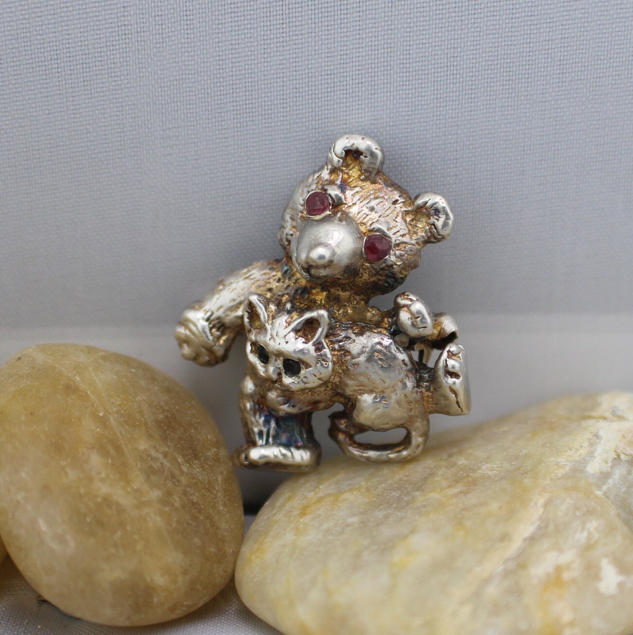 925 Sterling Zilveren broche Thailand Beer en Kat Dier Gehamerd Ontwerp Vintage Broche Pin Ondertekend Art Deco Sieraden so215