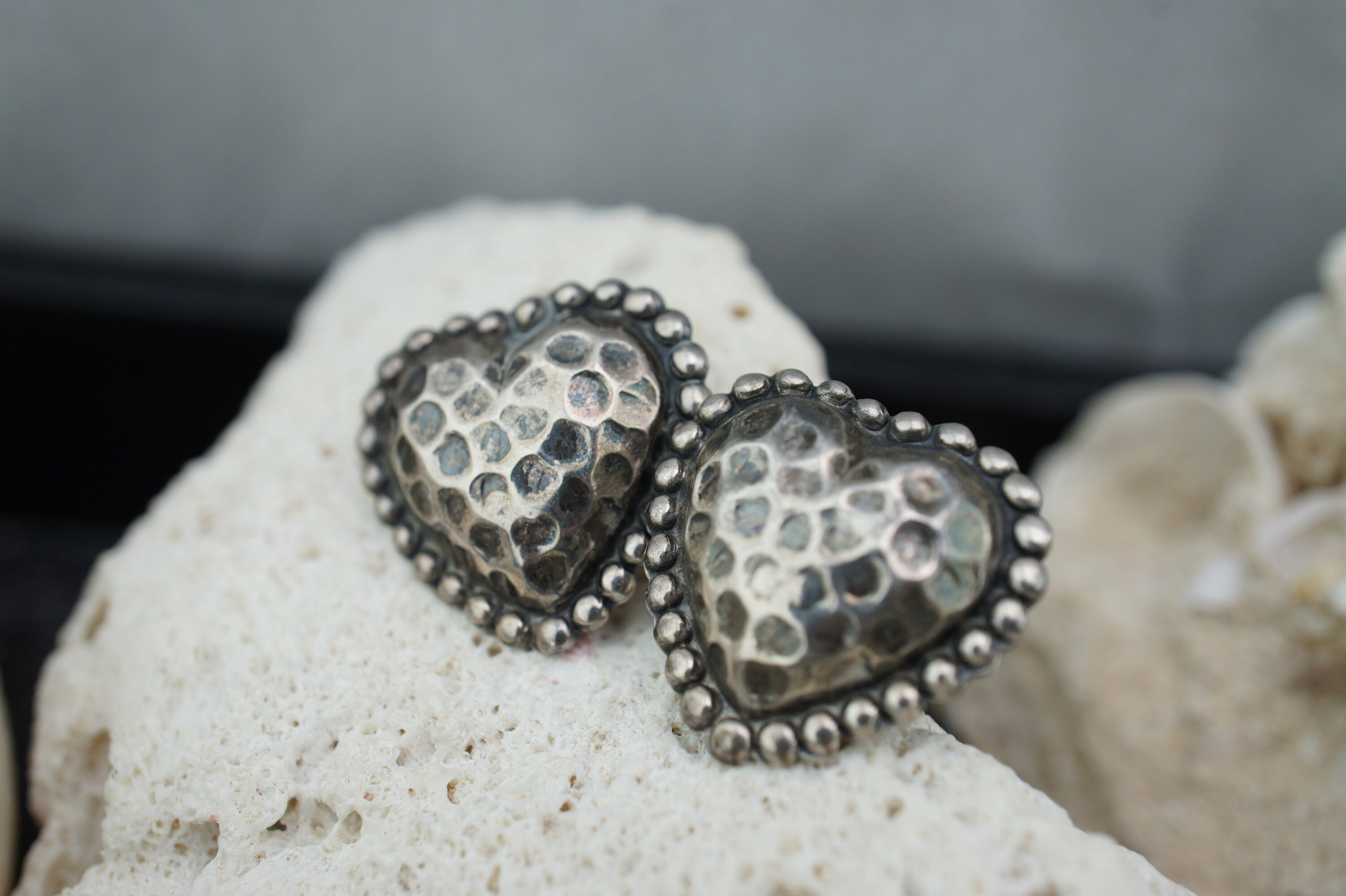925 Sterling Silver Earrings Stud Heart Hearts Hammered