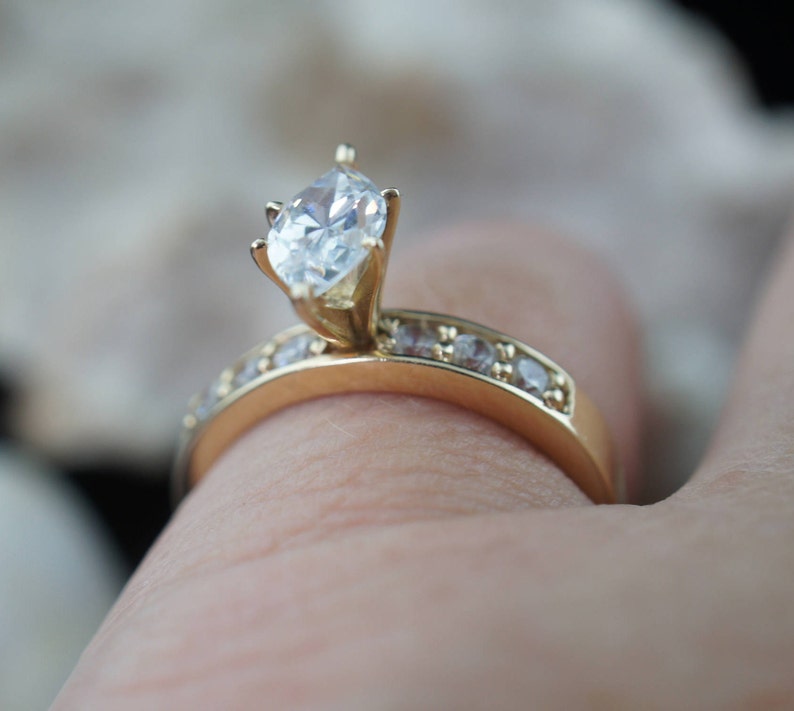 SOLID GOLD 14k DQ Cz Stone Vintage ring gold Ring solid Jewelry Collectable Size 8 round band Coctail Filigree Oval Wedding Engagement d