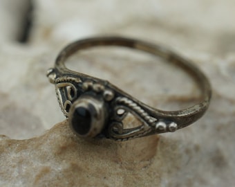 STERLING SILVER 925 Vintage Ring Size 6 carved ornament knot loop Cocktail Statement band Art Deco Jewelry st523