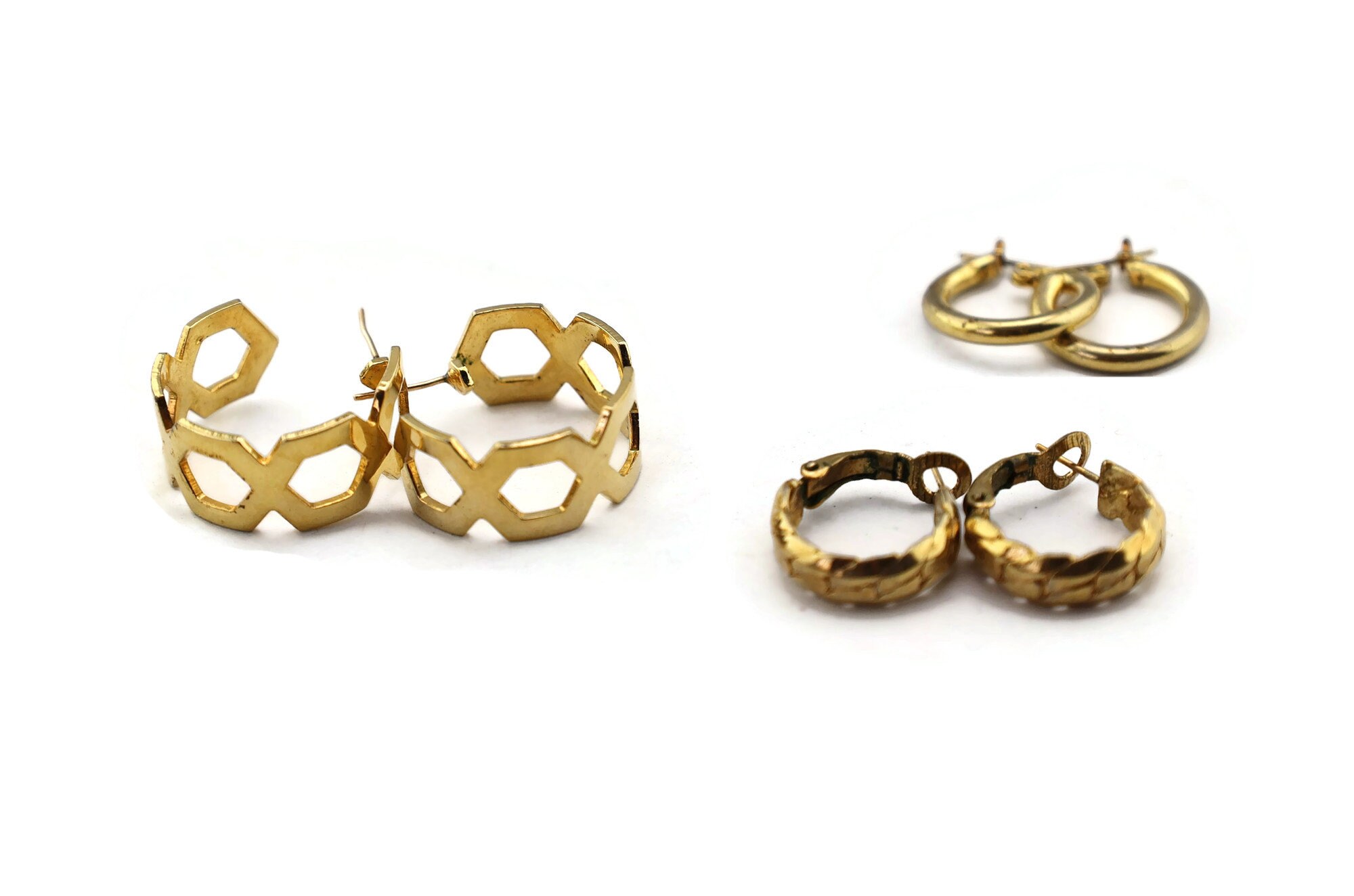 Boucles D'oreilles Vintage Percées – Décor En Relief Couleur Or Poli, Modèle *3236, Occasion