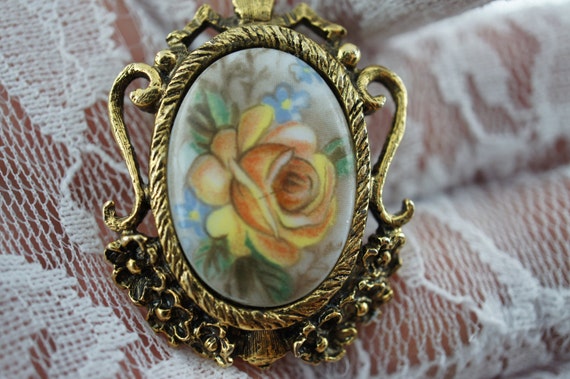 Broche Art Déco émaillée à Décor De Rose - Vintage, Couleur Rouge Dominante - Occasion
