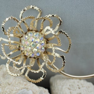 Jewelry Vintage Signed SARAH COVENTRY Brooch/Pin Gold Tone Flower 3D CZ Carved Circa Minimalist Modernist sa316