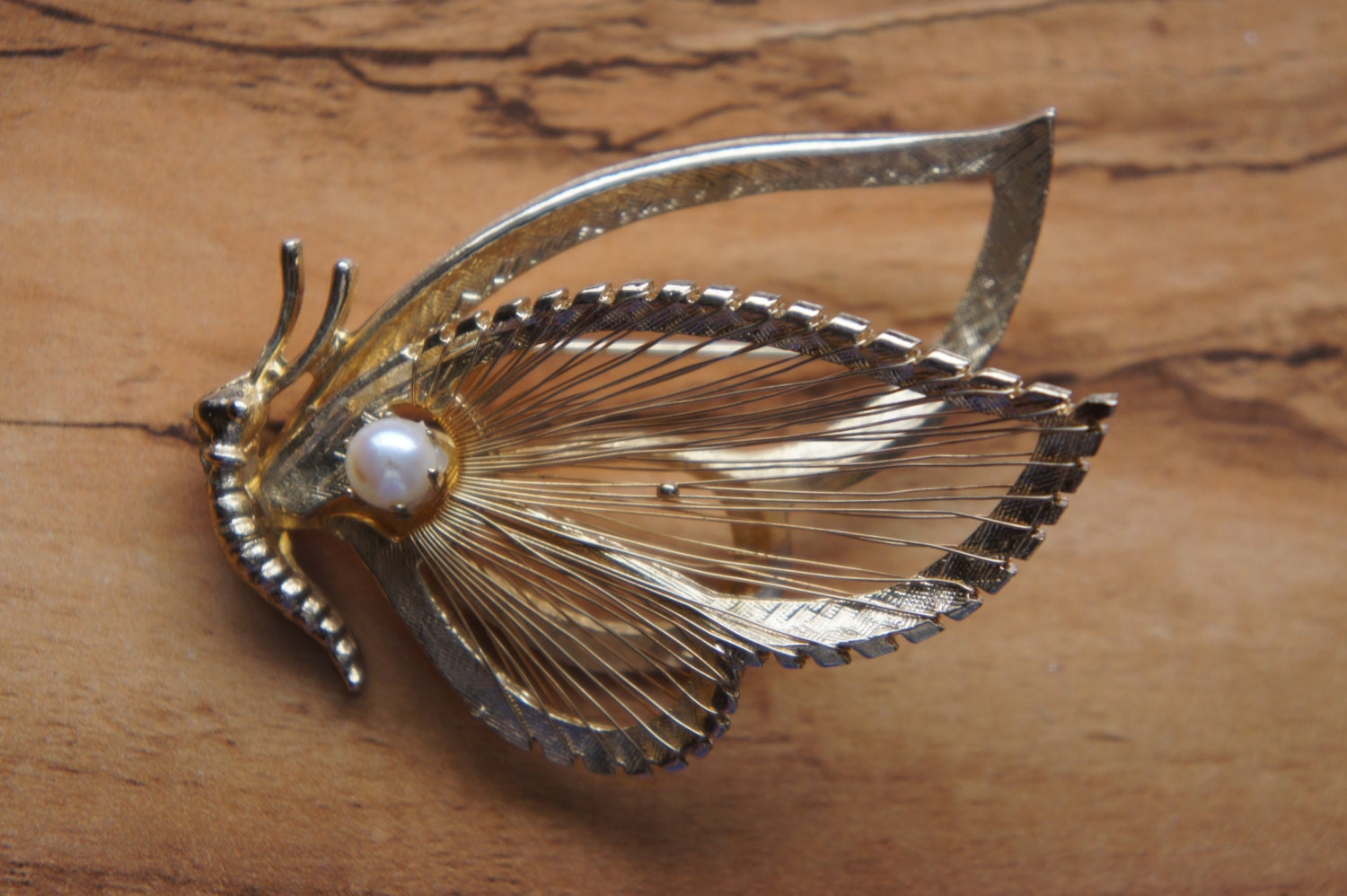 Vintage Brook Butterfly Gold & Faux Pearl Brooch Pin O-0066