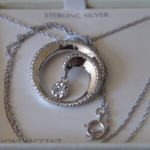 Estate Vintage Jewelry Necklace  Chain Sterling Silver 925 Pendant CZ Circle Diamond Accent L-057