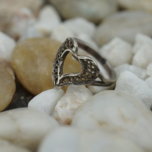 925 Sterling Silver Ring Size 6 Band carved design heart Art Deco Jewelry Vintage minimalist Cocktail *656