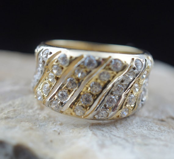 Vintage  Solid 18k Solid Yellow Gold Ring  shiny … - image 2