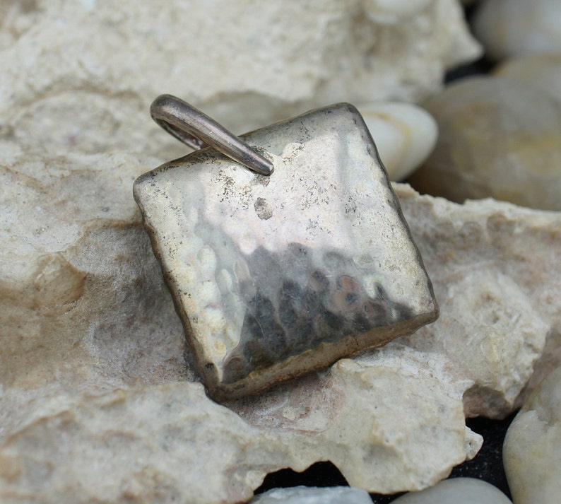 STERLING SILVER 925 Vintage Jewelry Charm Pendant Hammered Design Square Bracelet Chain Necklace Art Deco st853